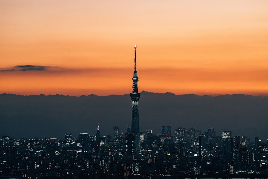 安妮海瑟薇拍照现场跌倒 马上站起化解为难好高雅